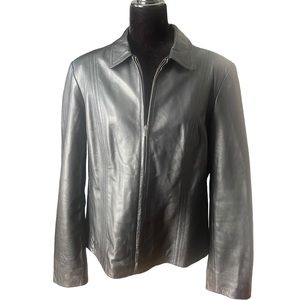 Croft & Barrow Gently worn Women’s Black 100% Soft Leather Zip  Jacket ( L)